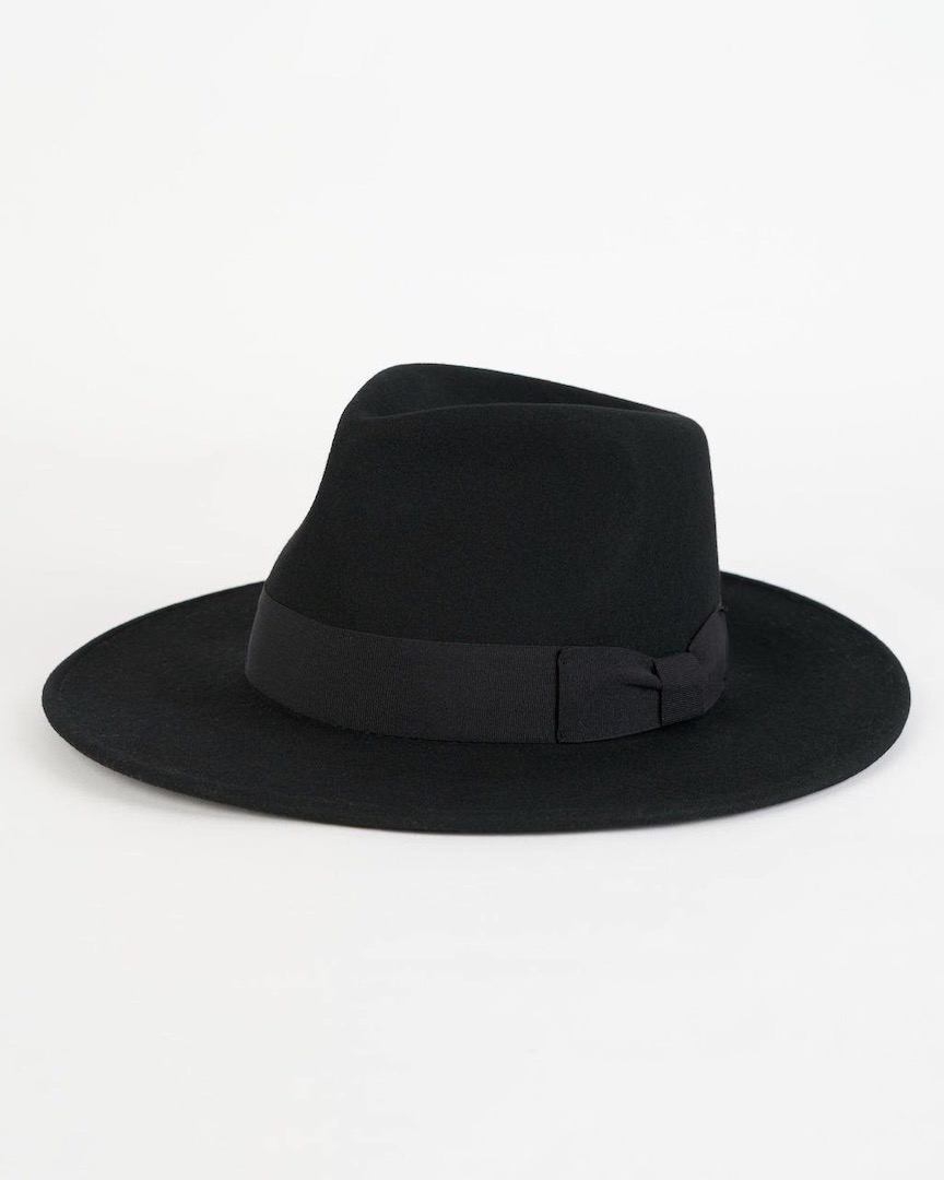 Black felt hat Depp